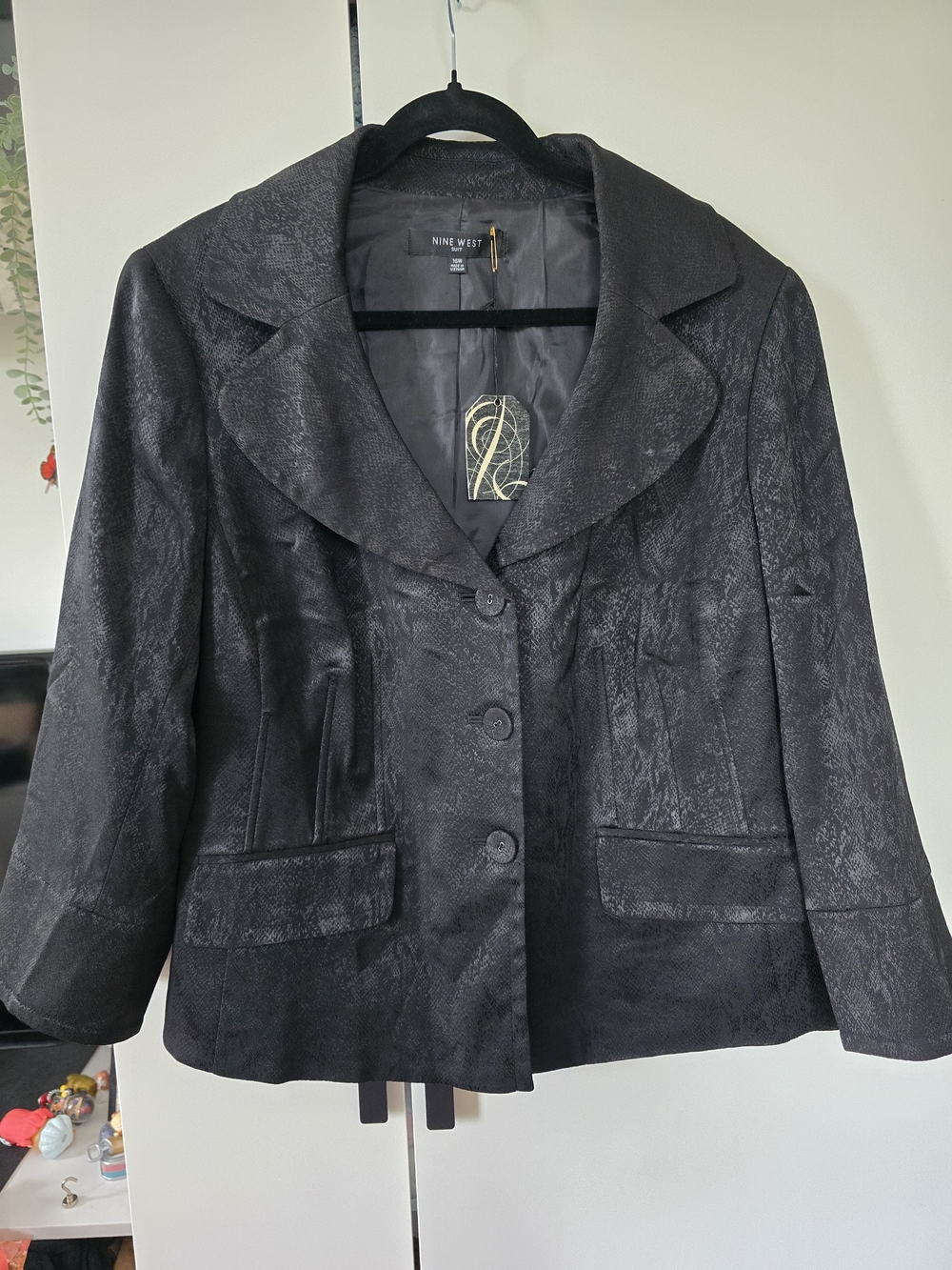 Nine West Women's Black Snake Skin Print Blazer And Skirt Suit Set